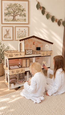 Domek dla lalek Barbie Garden Residence - 3 piętra z jasnymi meblami